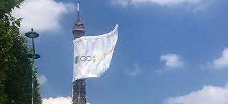 Pochoirs pour votre décoration ou vos marquages personnalisés. On Vous Explique Pourquoi Un Drapeau Est Hisse En Haut De La Tour Eiffel Voltage