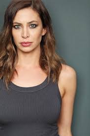 Carrie Thomas's Instagram, Twitter & Facebook