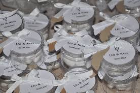 Les étiquettes personnalisées mariage offriront une touche de déco pour compléter votre table de mariage ou personnaliser les petits cadeaux que vous offrirez à vos invités. Contenant Attrape Reve Plumes Kraft Pour Mariage Dragees Etiquette Personnalisee