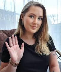 Bettie Robbins's Instagram, Twitter & Facebook