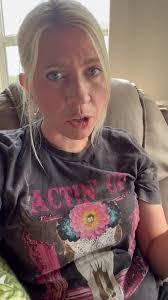 Mindy Denney's Instagram, Twitter & Facebook