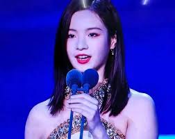 Vượt mặt Châu Tấn, Lý Canh Hy đoạt giải nhưng bị khán giả phản ứng