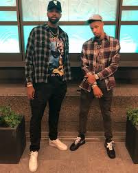 Off White Air Force 1 Black Outfit Tristan Thompson With Jared Cunningham Wearing Off White X Nike Air Force 1 Sneakers Vibzn Com In 2020 Mens Fashion Streetwear Mens Trendy Outfits Nba Fashion