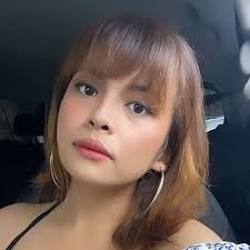 Kasih Iris Leona Azhar nekad mahu menjalani pembedahan mengecilkan payudara  kerana tidak tahan lagi menanggung sakit belakang dan tekanan emosi akibat  sering disalah anggap gemuk. Katanya, bentuk tubuhnya tidak seimbang dan  sukar