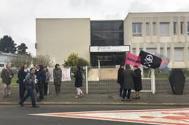 Legipermis regroupe tous les centres pour les stages permis à points agréés : En Colere Les Employes Du Centre Des Finances Publiques De Chateaubriant Sont En Greve L Eclaireur De Chateaubriant