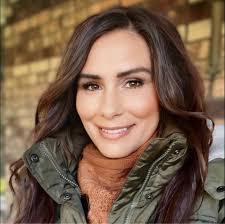 Lori Thibodeaux's Instagram, Twitter & Facebook