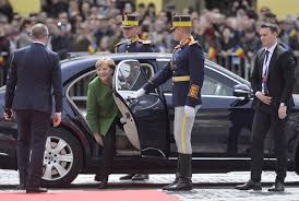 Angela merkel › angela merkel au chevet du moteur thermique. Auto Von Bundeskanzler In Diesen Limousinen Fahren Angela Merkel Schroder Und Co