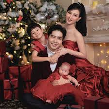 Đây cũng là năm đầu tiên cô con gái nhỏ lana của nữ ca sĩ đón noel đầu tiên trong đời. Gia Ä'inh Thu Thuá»· Kin Nguyá»…n Home Facebook