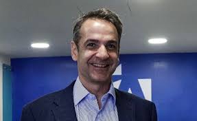 Αφού αποφοίτησε αριστούχος από το κολλέγιο αθηνών συνέχισε τις σπουδές του στην αμερική. O Kyriakos Mhtsotakhs Afierwse Tragoydi Stoys Ma8htes Poy Dinoyn Panelladikes Lifo