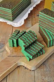 7) sejukkan kek sebelum dipotong. Kek Lapis Coklat Pandan Qasey Honey