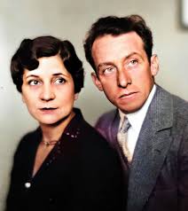 Here's John Wayne with another fellow AV actor-resident, the late Raymond  Hatton. 🎥 Hatton (1887-1971), appeared in more than 100 movies, including  "Hell's Heroes," which was filmed near Palmdale. He also appeared