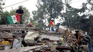 Modelo cambia besos por víveres para ayudar a damnificados (fotos). Anuncian Cuando Finalizaran Las Operaciones De Rescate Por El Terremoto En Mexico Rt