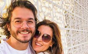 No clique, a jornalista surge de cara limpa e look combinando com o do deputado. Tulio Gadelha Namorado De Fatima Bernardes Descobre Pneumonia No Hospital Com Apresentadora F5 Noticia