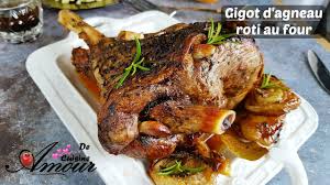 Saupoudrer avec le pain grillé et broyé. Recette De Gigot D Agneau Roti Au Four Accompagne D Une Ecrasee De Pomme De Terre A L Huile D Olive Youtube