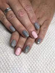 The nails are glossy black with gorgeous pink sparkles. Ideas For Nails Grey And Pink Beauty Pink Gel Nails Grey Gel Nails Grey Nail Designs