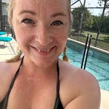 Beth Roll's Instagram, Twitter & Facebook