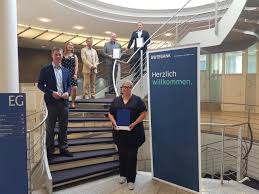 Jetzt für ihr bestehendes konto freischalten. Goppingen Bw Bank Goppingen Und Wirtschaftsgymnasium Unterzeichnen Kooperation Im Bildungsbereich