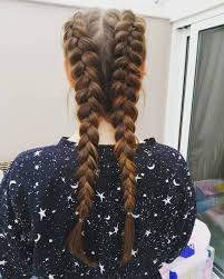 Another Festival Style For This Gorgeous Girl Up And Out The Way For This Horrible Weather Mxab Festivalstyle Festivalhair L Uzun Sac Sac Stilleri