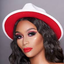 Lynn Dora's Instagram, Twitter & Facebook