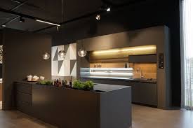 Handler Fachmesse 2016 In Der Leicht Welt Bondi Evo Classic Fs Valais Lack Matt Eiche Schwarz Dunn Kuche Metallk Kuche Kuchen Inspiration Einbaukuche