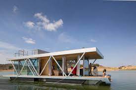 Around the top perimeter of the giant floating dome suite is filled with solar panels that power the motor and the rest of the boat. 8 Modern Houseboats And Floating Homes That Will Make You Say Goodbye To Dry Land