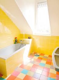 36 Bright And Sunny Yellow Ideas For Perfect Bathroom Decoration Architecture Art Designs Yellow Bathroom Decor Bathroom Decor Colors Yellow Bathrooms