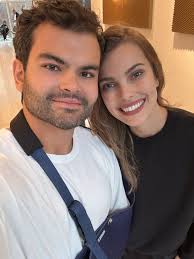 A sensibilidade ao ouvir a Deus, segundo a Bíblia, envolve um coração  atento e disposto a escutar Suas orientações com humildade e obediência. Em  João 10:27, Jesus declara: “As minhas ovelhas ouvem