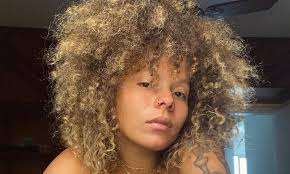 Amigos e parentes cobram justiça por morte de modelo atropelada ao andar de  bicicleta no ES