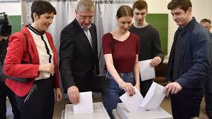 Klára dobrev is a 48 year old hungarian first lady born on 2nd february, 1972 in sofia, bulgaria. Gyurcsany Az Eddigi Adatok Az Ellenzek Sikeret Igerik