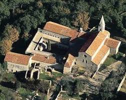 Abbaye Du Thoronet Monuments Sanary Com Abbaye Abbaye Cistercienne Monuments