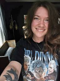 My husband knows what I like ! Love my shirt lol 😂