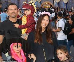 Megan Fox Is All Smiles As She Bundles Up For Lunch Outing With Boyfriend Machine Gun Kelly Daily Mail Online