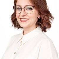 Lara Turner's Instagram, Twitter & Facebook