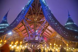 Efteling has a unique style of art as well as a whole universe. Winter Efteling Wir Waren Da Und Haben Die Video Kamera Mitgenommen Viele Bilder Tipps Und Ein Tolles Video Findet Ihr Hier