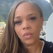 Guess which ankles are Newsom's and which are Trump's 👇