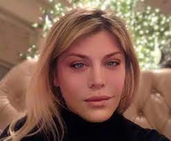 Fanii au reacționat după ce fosta asistentă tv a publicat câteva imagini pe rețelele de socializare … Medicii Esteticieni AnalizeazÄƒ IntervenÈ›iile Loredanei A FÄƒcut Foarte Mult Botox Click Mobile