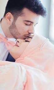 As islam has encouraged muslims to show intimacy to their legitimate spouse, kissing your wife or husband passionately will earn you rewards. Pin By Shakh Juraev On Cute Muslimns Photo Cute Muslim Couples Muslim Couples Muslim Couple Photography