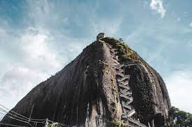 Umgehe die warteschlangen an berühmten sehenswürdigkeiten und komme schneller ans ziel. El Penon De Guatape Kolumbien Geo