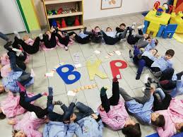 È la giornata dei calzini spaiati che quest'anno è il primo venerdì del mese di febbraio di ogni anno si celebra in tutta italia la giornata dei calzini spaiati. La Giornata Dei Calzini Spaiati Al Polo D Infanzia Baby Kinder Park