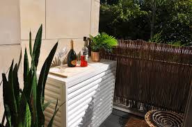 Que votre climatisation ou pompe à chaleur soit en appartement sur votre balcon ou en maison dans votre jardin, ce cache clim va lui donner un autre aspect. Cache Climatisation Devaux Aluminium Anthracite Taille M Leroy Merlin