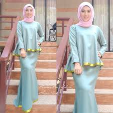 Peplum tops and peplum floral dresses online for a fun and feminine look. Doll Baju Kurung Peplum Labuh