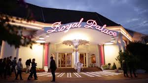 Le royal palace implanté en pleine campagne alsacienne, est reconnu aujourd'hui comme l'un des plus grands music halls de france. Royal Palace Music Hall A Kirrwiller Youtube