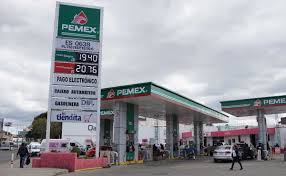 Sheinbaum anuncia acuerdo con bancos para reducir comisiones en pago de gasolina