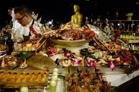 Masukkan mie goreng dalam daftar menu prasmanan anda. 10 Makanan Mewah Yang Disajikan Di Perjamuan Makan Malam Oscars 2018