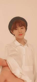 Fondos por dm(trato de responderlos♥). Stray Kids Jeongin Lockscreens Explore Tumblr Posts And Blogs Tumgir