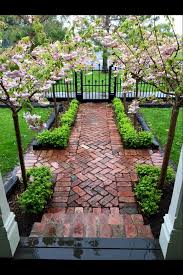 Amazing Backyard With Brick Walkway And Beautiful Trees Small Backyard Landscaping Pathway Landscaping Front Yard Garden