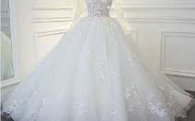 تفسير الفستان الابيض في الحلم للعزباء والمتزوجة بتفسير ابن سيرين Wedding Dresses Dresses Wedding