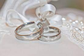 Eheringe kaufen passende eheringe ehering verlobungsring hochzeit ringe männer ringe einzigartiger schmuck ideen für die hochzeit. Eheringe Kaufen In Der Schwangerschaft Worauf Muss Man Achten Cleankids Magazin