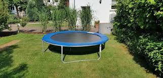 Bodentrampolin Einfach Mal Vergraben Reens Blog De In 2020 Bodentrampolin Trampolin Boden