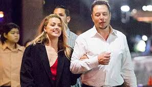 Actor amber heard has reportedly broken up with tesla founder elon musk. Amber Heard Was Seen Bruised After Elon Musk S Visit While Johnny Depp Was Away